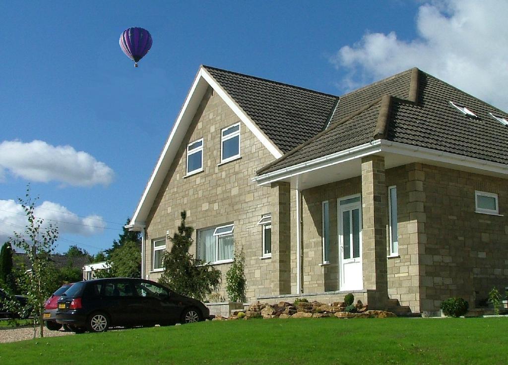 Mead Lodge B&B Corsham Exterior photo